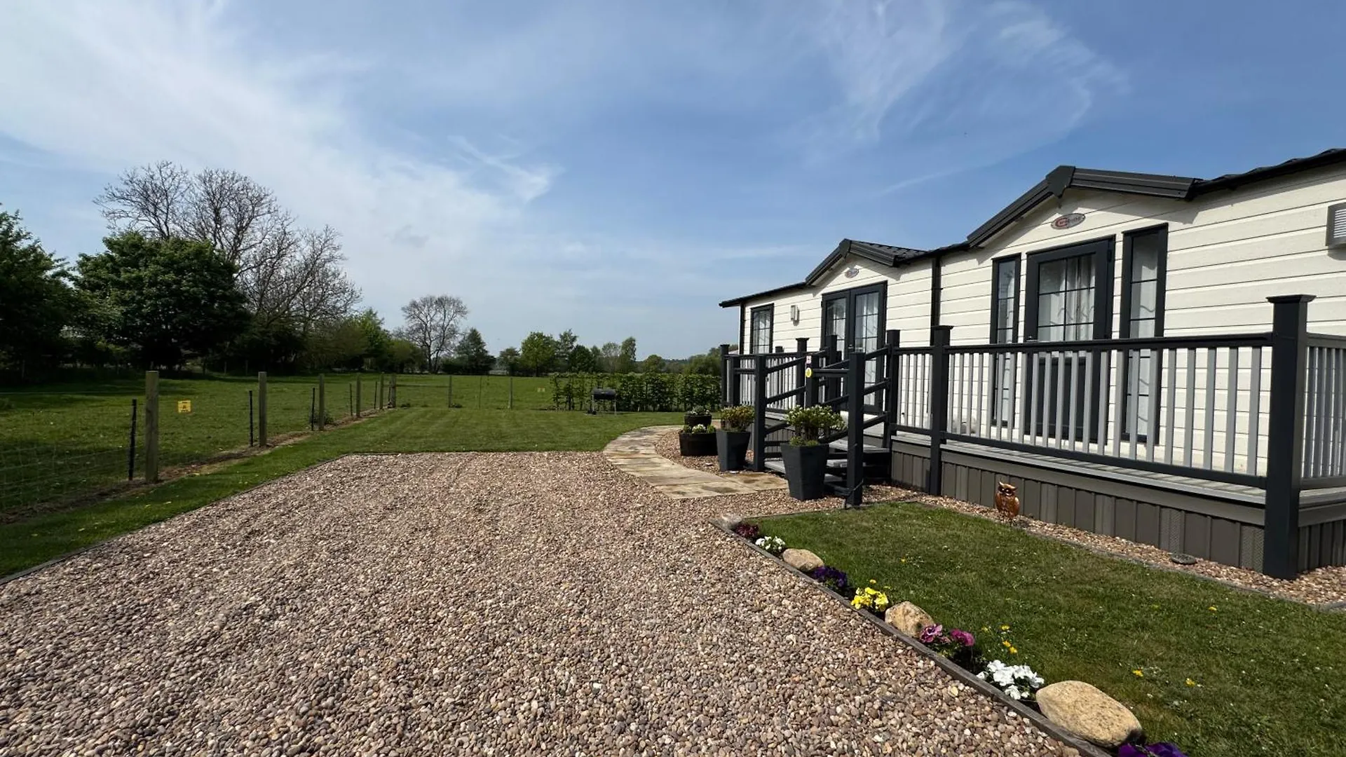 Field House Farm - Owl Lodge Or Honey Pod - Countryside Stay Near York Skipwith