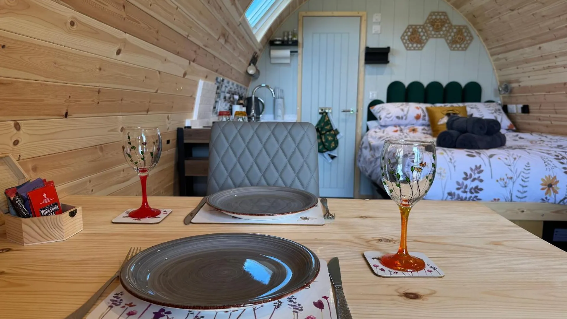 Field House Farm - Owl Lodge Or Honey Pod - Countryside Stay Near York Skipwith