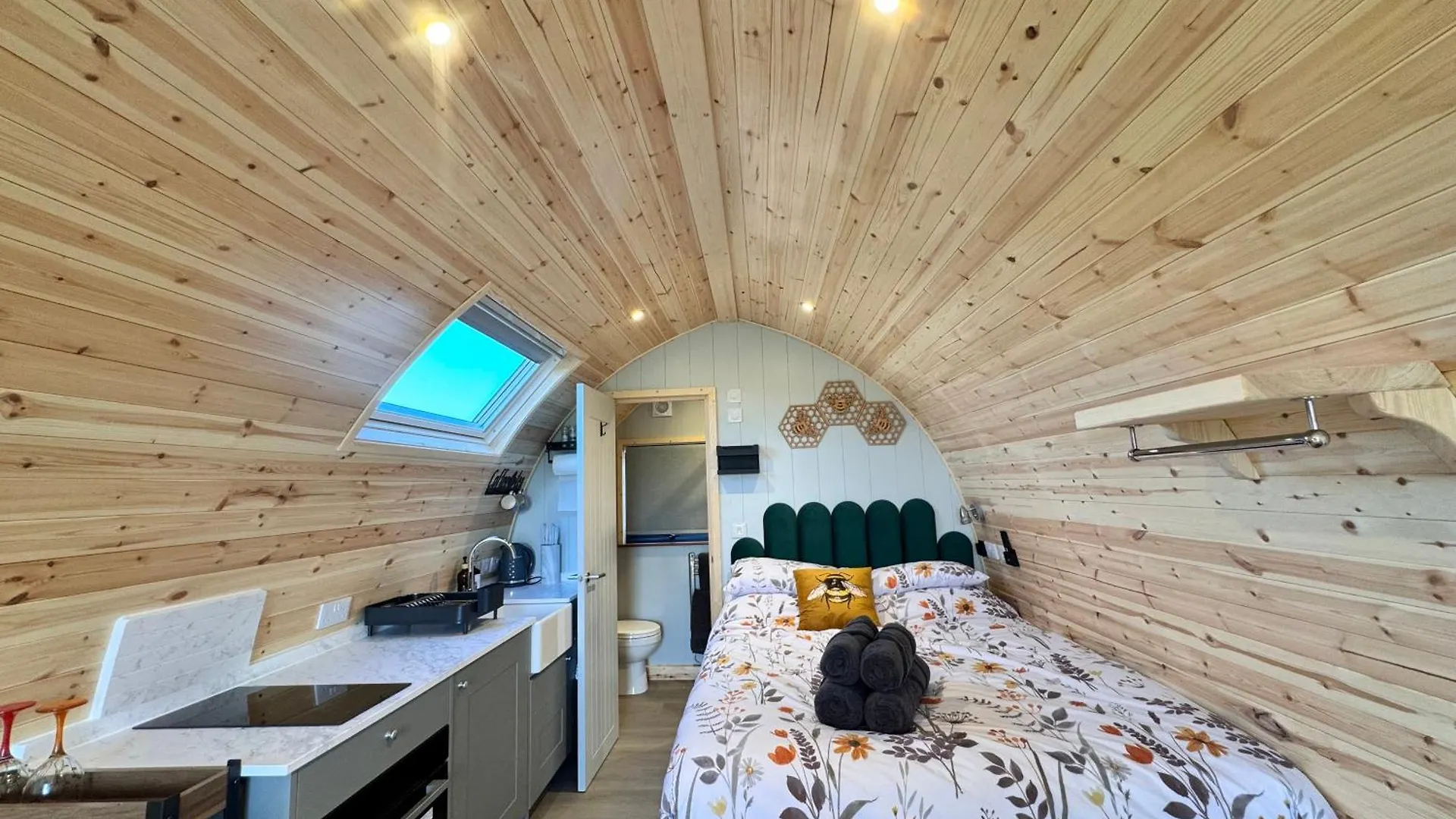 Field House Farm - Owl Lodge Or Honey Pod - Countryside Stay Near York Skipwith