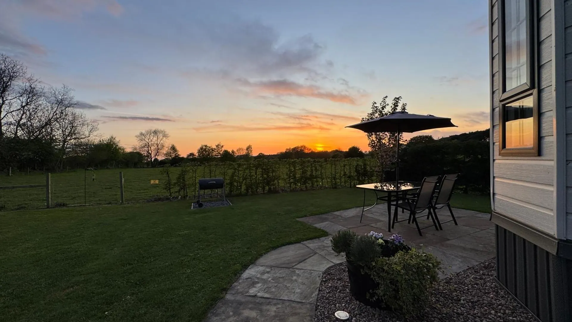 Field House Farm - Owl Lodge Or Honey Pod - Countryside Stay Near York Skipwith