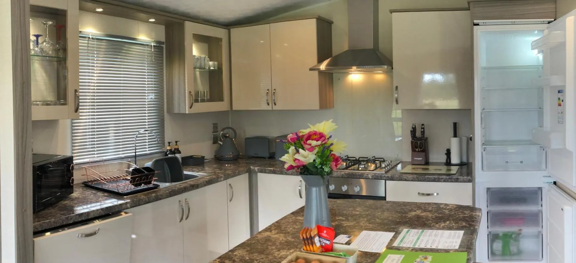 Field House Farm - Owl Lodge Or Honey Pod - Countryside Stay Near York Skipwith