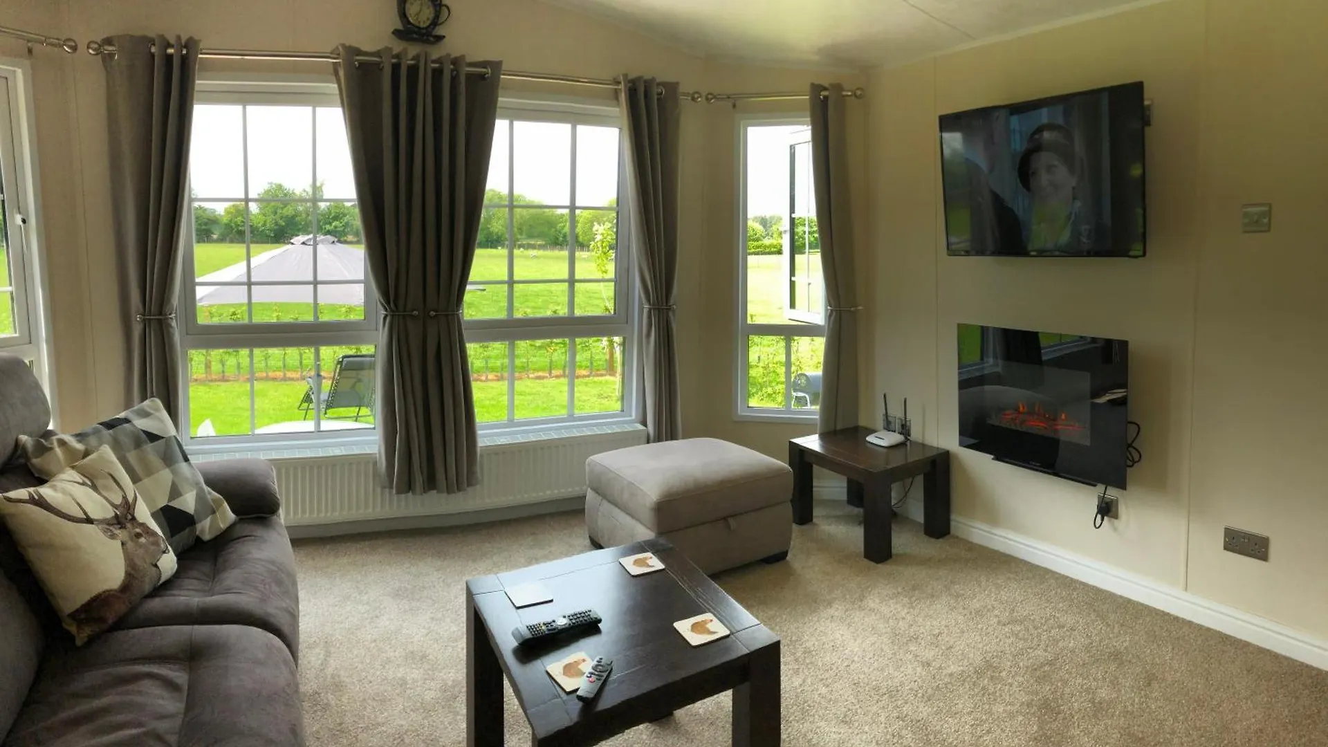 Field House Farm - Owl Lodge Or Honey Pod - Countryside Stay Near York Skipwith Storbritannien